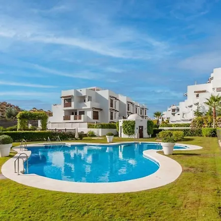 Apartamento With Private Garden - Swimming Pool And Family-friendly Estepona