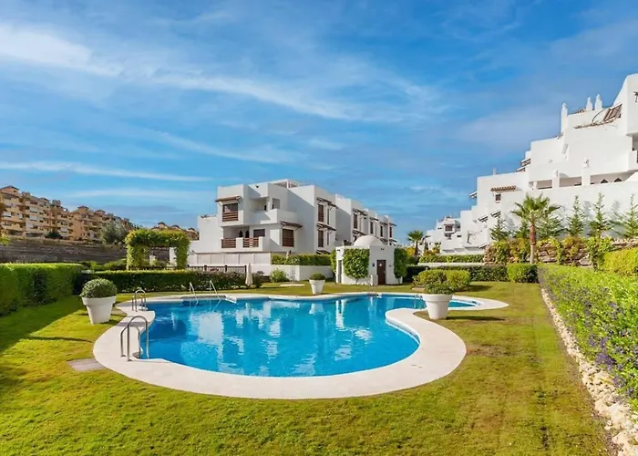 Apartamento With Private Garden - Swimming Pool And Family-friendly Estepona
