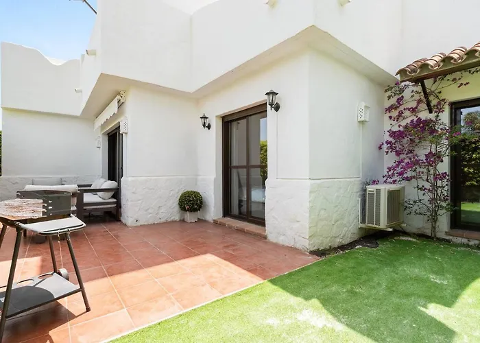 With Private Garden - Swimming Pool And Family-friendly Apartamento