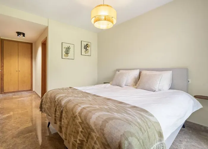 With Private Garden - Swimming Pool And Family-friendly *