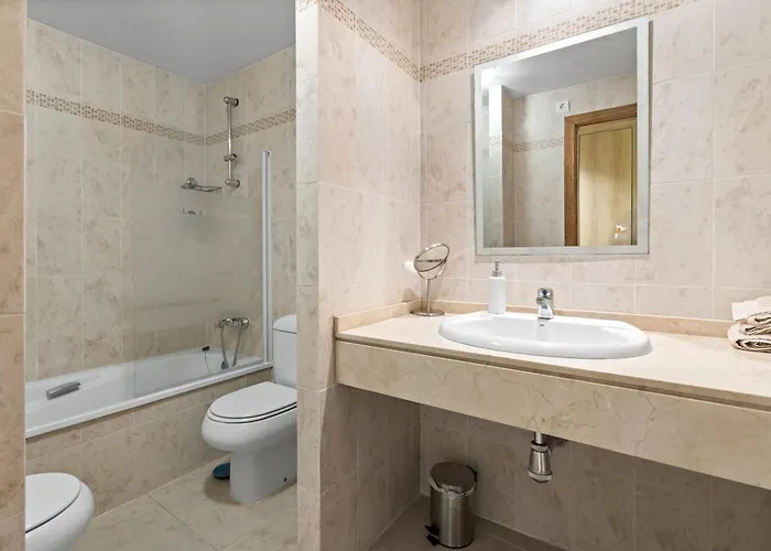 With Private Garden - Swimming Pool And Family-friendly شقة إِستيبونا