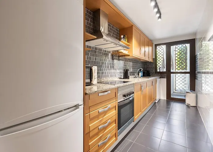 With Private Garden - Swimming Pool And Family-friendly شقة إِستيبونا